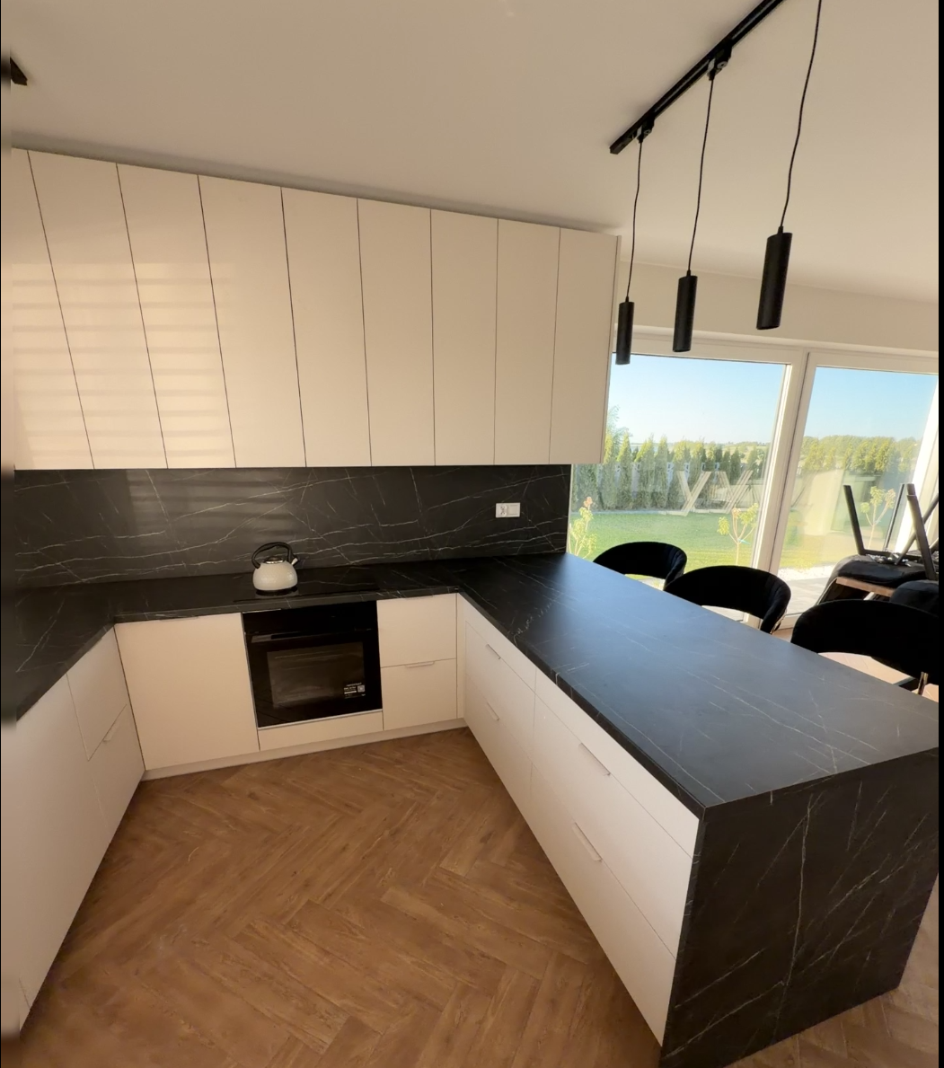 Dom jednorodzinny — realizacja AK projekt (projektowanie wnętrz i architektura)